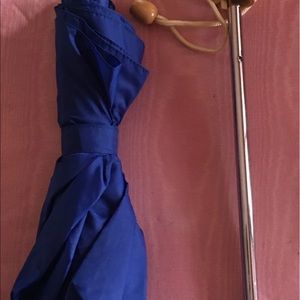 childrens umbrella   Blue with wooden bear handle. Adorable. Handle is detached